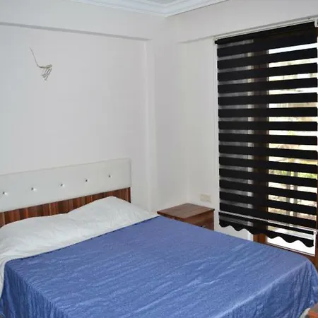Holiday House Apartment İçmeler